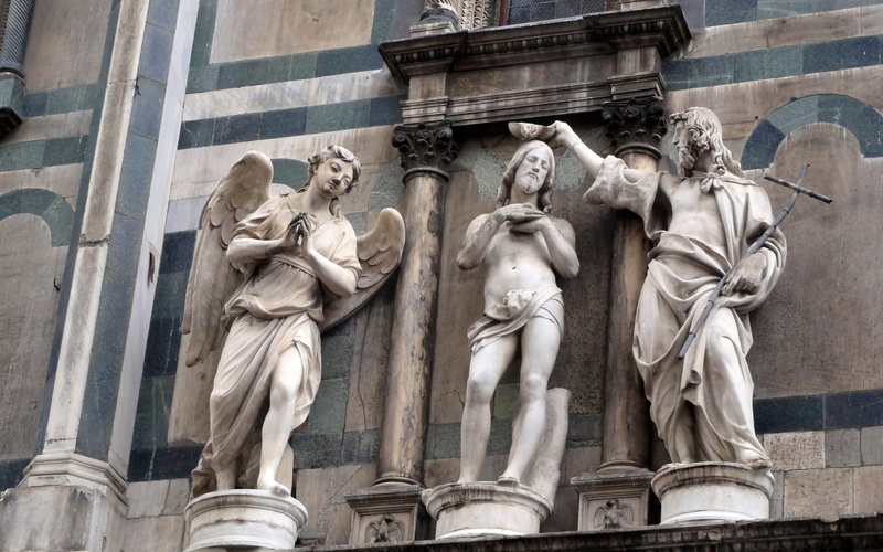 day, male likeness, creativity, building exterior, female likeness, architecture, art and craft, low angle view, history, sculpture, 1080P, outdoors, the past