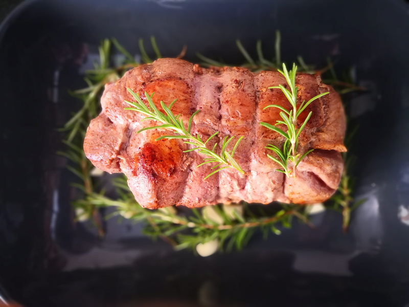 rosemary, food, flowering plant, meat, no people, beef, nature, selective focus, court, rolls, plant, leaf, beauty in nature, focus on foreground, food and drink