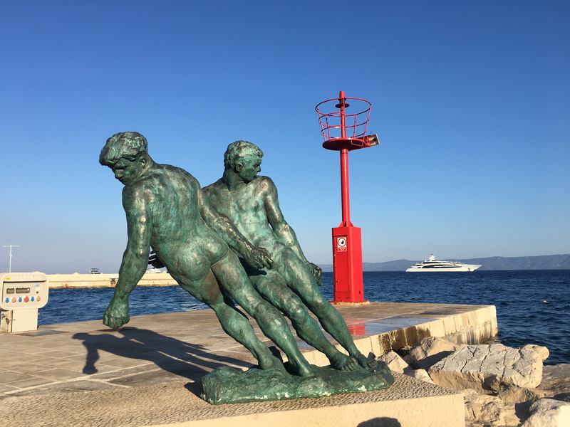 sculpture, bol, blue, creativity, nature, outdoors, statue, sea, male likeness, day, port, sky, no people, water, human representation, built structure