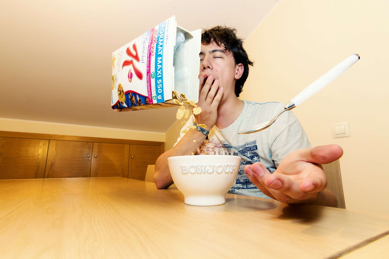 bowl, box, levitation, humor, pouring, spoon, levitating, excitement, fun, cereales, cuillere, theme breakfas, making a face, sitting, indoors, negative emotion