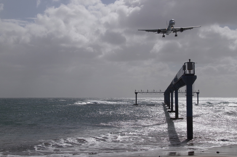 sea, waterfront, jet, aircraft, sparkle, scenics - nature, plane, travel, beauty in nature, horizon over water, anticipation, clouds, 4K, landing, flying