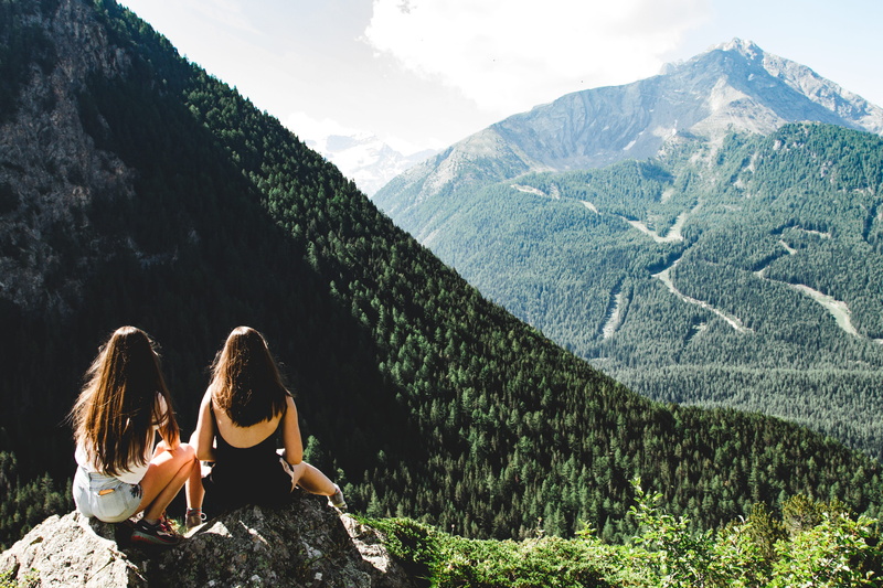 adventure, sitting, girls, mountain peak, sisters, looking at view, 5K, rock, cliff, mountains, women, white, green, beauty in nature, hair, togetherness