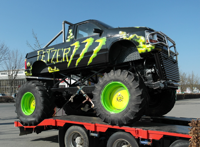 nature, daytime, conversion, mature, low angle view, auto, stunt pickup, monster, no people, wheel, motor, fetzer, sunlight, land vehicle, technology, tire