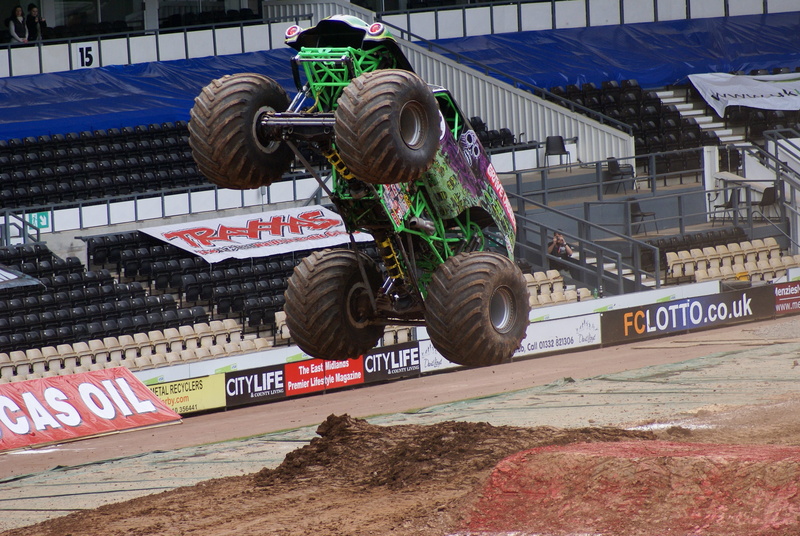 sport, occupation, lifestyles, 4K, truck, architecture, men, low angle view, stadium, extreme sports, people, nature, leisure activity, jump, city, cool