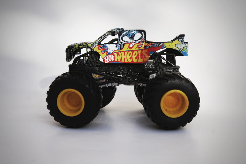 text, rim, motor vehicle, game, toy, land vehicle, playing, gray, western script, monster jam, mode of transportation, gray background, profile, hotwheels