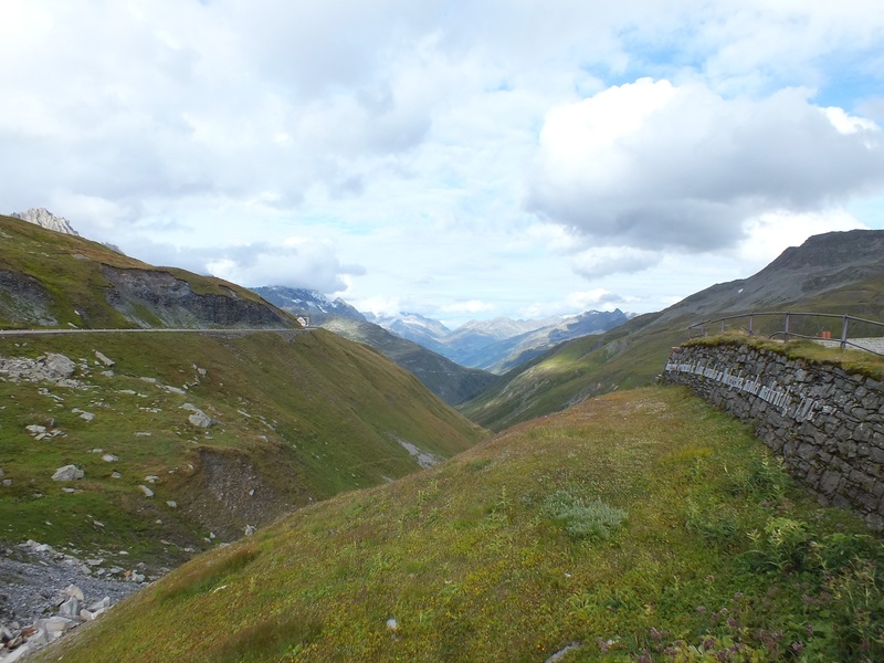 mountain range, tranquility, landscape, meadow, sky, beauty in nature, remote, outdoors, alpenblick, non-urban scene, 2K, mountain, clouds, no people
