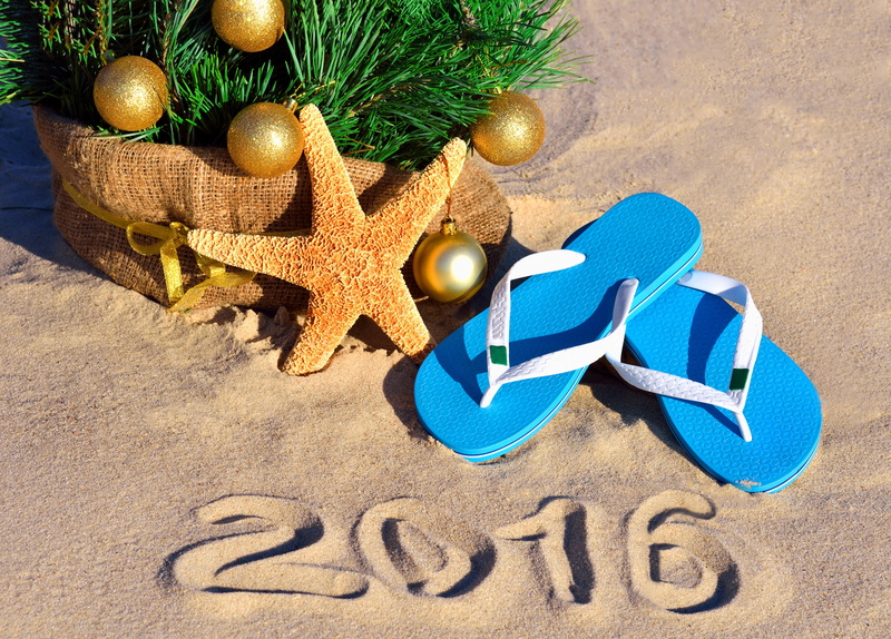 New Year, toys, tree, sand, shell, 5K, 2016, decoration, beach, shore, sea