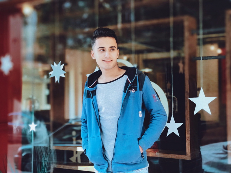 urban, handsome, casual clothing, day, waist up, pose, hands in pockets, guy, portrait, real people, standing, adolescence, smile, wear, man, smiling, focus