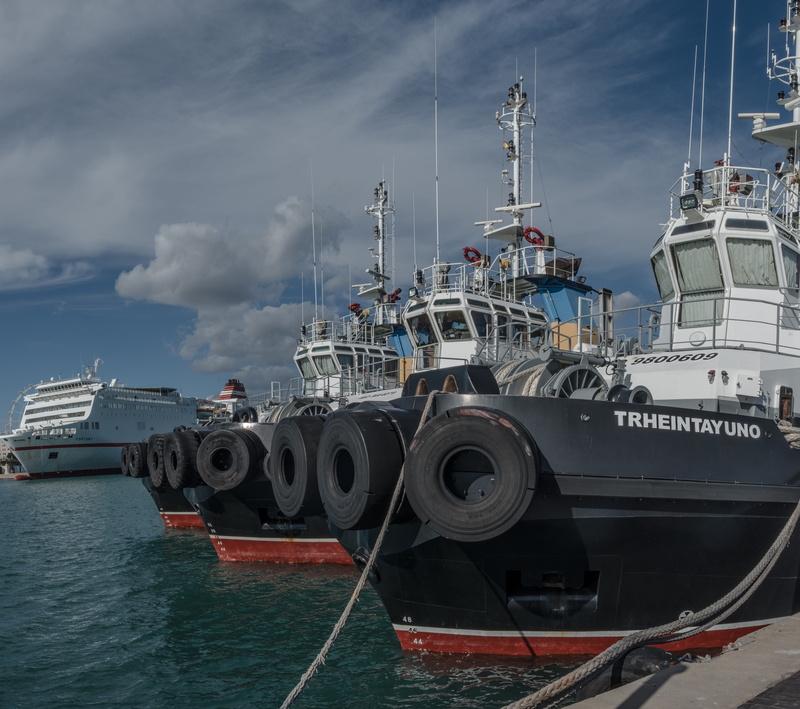 malaga, cloud - sky, business, clouds, port, sea, transportation, palms, nature, nautical vessel, beach, city, pier one, tug boats, water, 5K, ship, industry