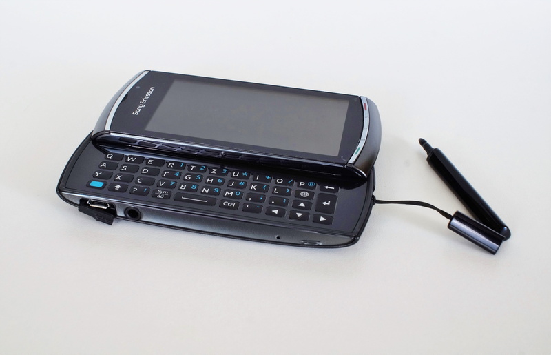digital, liquid-crystal display, laptop, no people, indoors, screen, copy space, technology, work, smartphone, design, electronics industry, touch screen