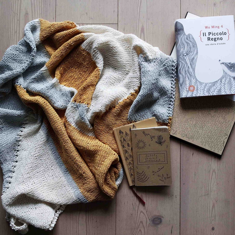 hanging, business, wood - material, knit, towel, still life, no people, personal accessory, indoors, table, text, communication, three, books, 1080P, scarf