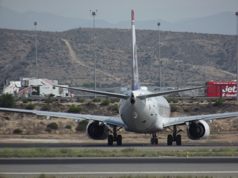 transportation, no people, commercial, environment, day, road, arrival, airliner, public transportation, travel, on the move, 737, motion, airport, flying