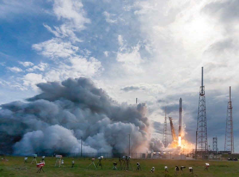 2K, white, fuel and power generation, field, communication, air pollution, going, rocket launch, group of people, rocket, environment, day, environmental issues