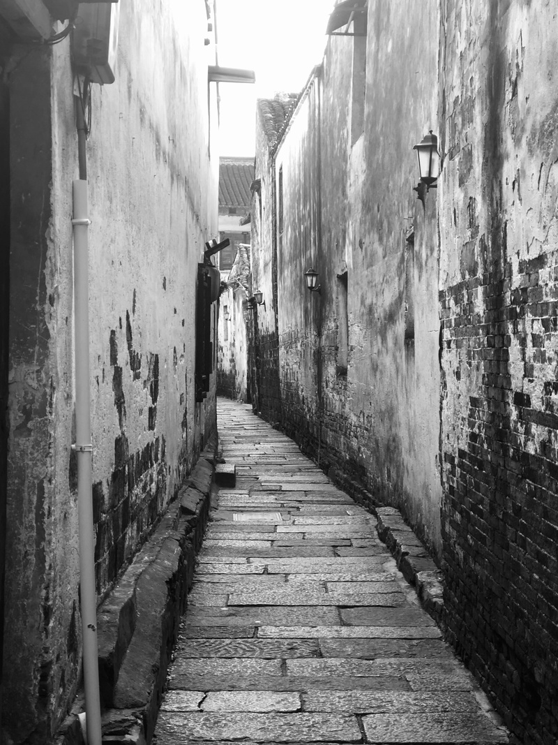 house, history, outdoors, weathered, residential district, wall, building exterior, old, 4K, no people, city, the way forward, alley, building, direction