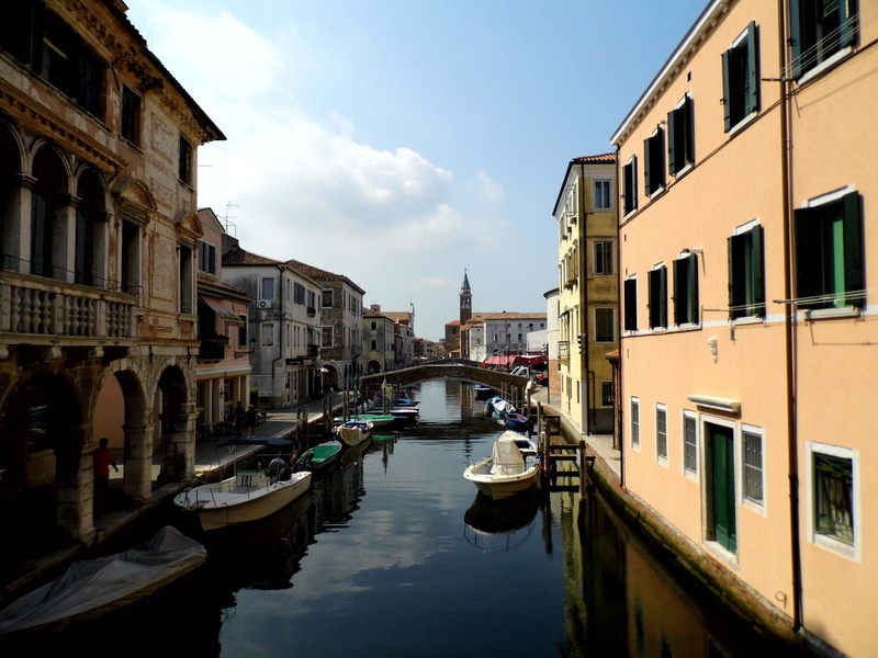 waterfront, canal, passenger craft, outdoors, boats, architecture, venice, day, small venice, building, built structure, nautical vessel, city, 4K, moored