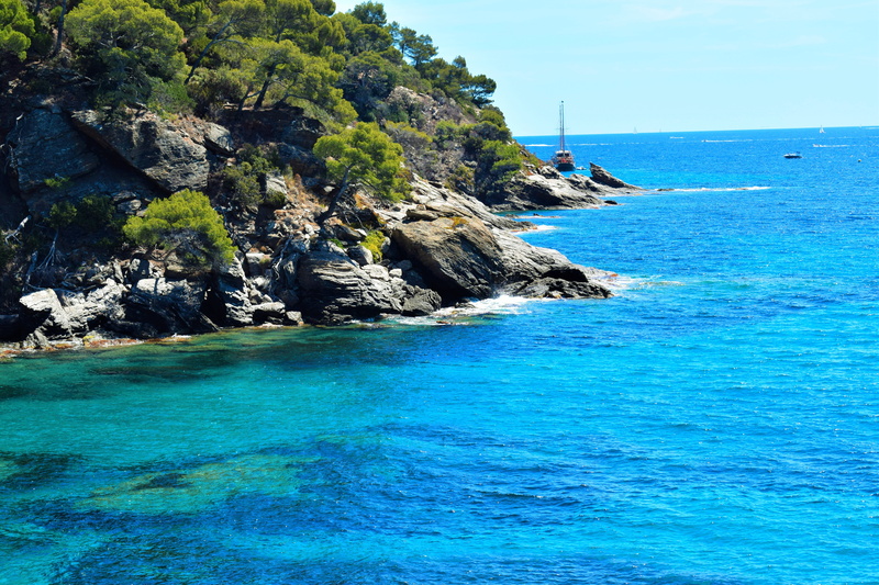 sea, scenics - nature, water, waterfront, rock formation, tranquil scene, turquoise colored, 5K, bay, outdoors, land, beach, no people, sky, rocky coastline