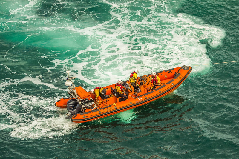 high angle view, inflatable boat, mode of transportation, ocean, waterfront, swanage bay, real people, lifestyles, day, sea, sport, zachranari, water, inflatable