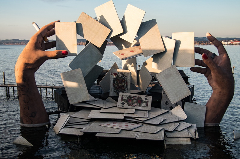 5K, nature, water, lake stage, paper, human hand, body part, finger, large group of objects, sea, real people, communication, hand, bregenzer festspiele