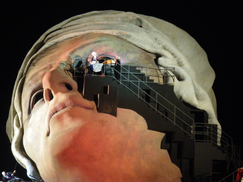 2K, one animal, human hand, andre chenier, holding, lake constance, bregenzer festspiele, men, body part, photographing, one person, hand, activity, close-up