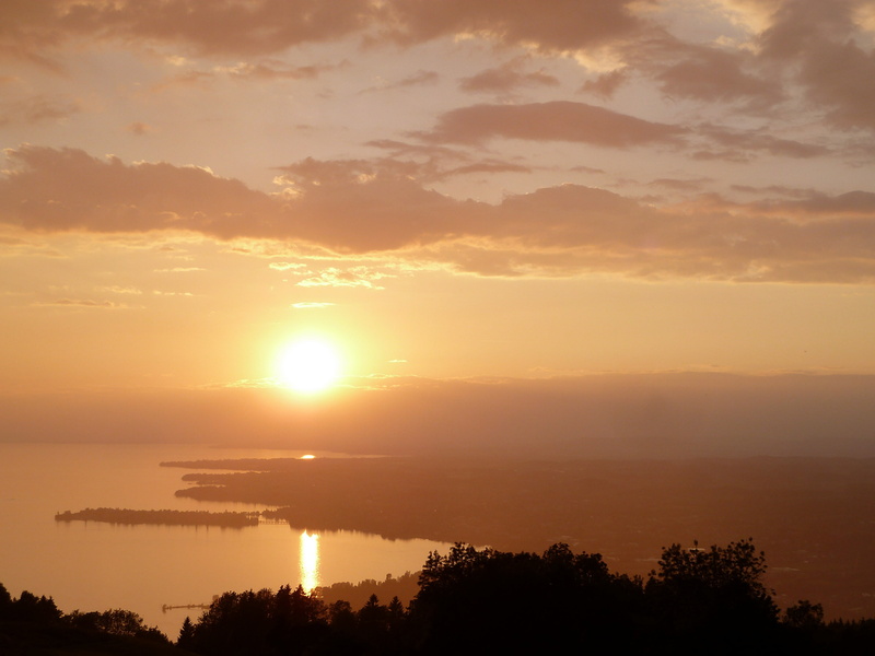 non-urban scene, idyllic, romantic, high, photo, silhouette, sunlight, outdoors, plant, cloud, sunset, cloud - sky, quiet, tranquility, lake, sky, reflection