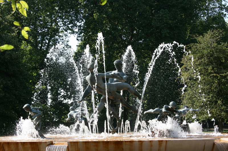 statue, outdoors, joy, flowing water, sculpture, architecture, spraying, water, hyde park, plant, flowing, splashing, mammal, nature, refreshing, art and craft