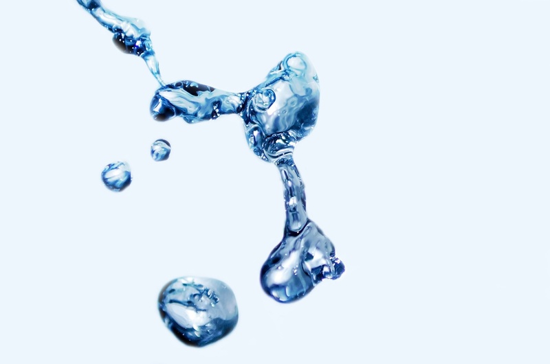 cut out, flow, wet, clear, copy space, no people, clean, droplet, photo, rain, macro, blue, indoors, raindrop, aqua, studio shot, breaking, abstract, drop
