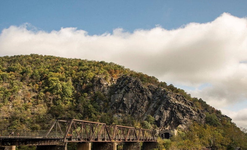 beauty in nature, scenery, bridge, harpers ferry, architecture, railroad, green color, day, tranquil scene, landscape, water, low angle view, growth, plant