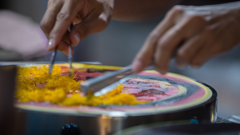 skill, stirring, snack, human body part, preparation, multi colored, hot, human hand, palette, mixing, hand, midsection, one person, brunch, holding, dinner