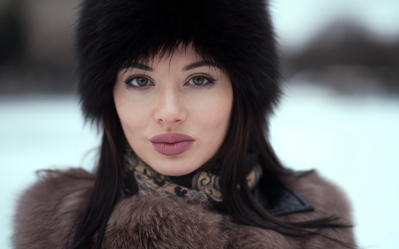 contemplation, one person, beautiful woman, young adult, women, front view, bangs, young women, looking at camera, leisure activity, beauty, Girls, portrait