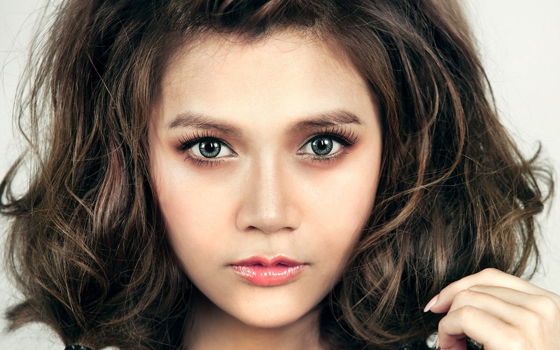 eyeliner, brown Hair, beautiful people, human Head, beautiful, adult, sensuality, young Adult, s, cute, headshot, girl, curly Hair, looking At Camera, human Skin
