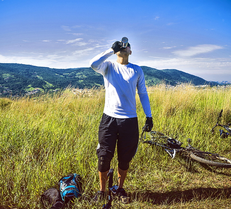 nature, leisure activity, vegetation, silver, forest, 2K, fitness, grass, mountain range, man, dom, water, real people, bottle, outdoors, adrenaline, activity