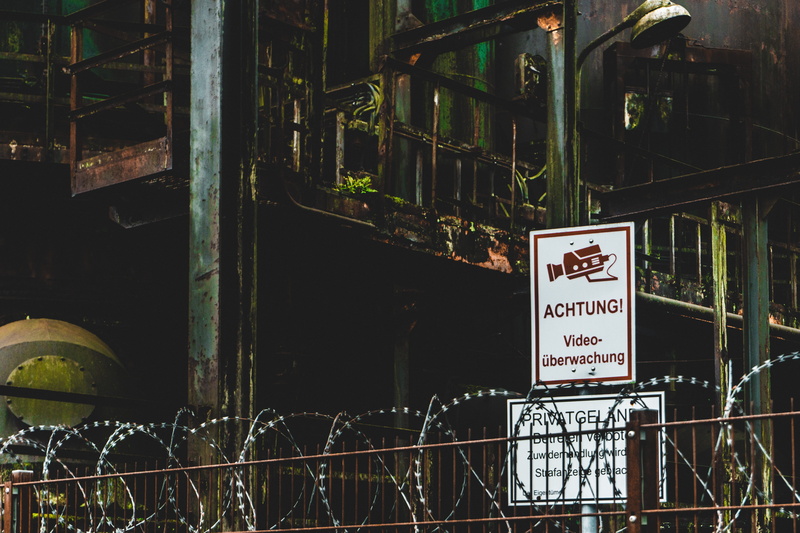 no people, 5K, symbol, city, white, signage, fence, warning sign, architecture, non-western script, steeple, day, sign, wire, transportation, vehicle