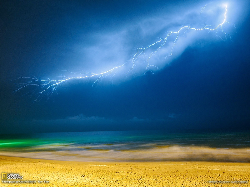 land, thunderstorm, power in nature, ominous, rain, Thunderbolt, no people, dramatic sky, water, lightning, nature, horizon over water, outdoors, 720P