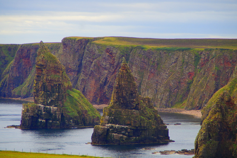 eroded, rock, stacks of duncansby, non-urban scene, idyllic, land, scotland, scenics - nature, rock formation, nature, cliff, beauty in nature, tranquility