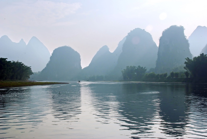 lake, 4K, nature, travel, fading, no people, china, waterfront, plant, beauty in nature, body of water, tranquility, fishermen, panoramic, mountain range