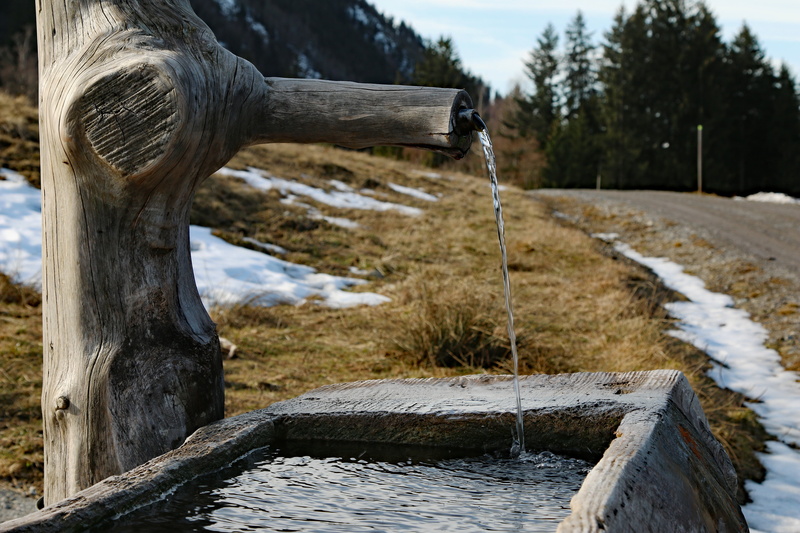 flow, flowing water, wasse, potions, alm, outdoors, nature, no people, running water, trough, water trough, wet, wood - material, cold temperature, drop of water