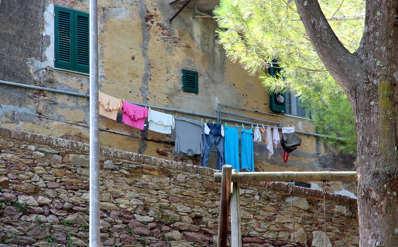 wash, building, out, laundry, hang, clothes line, clothing, nature, architecture, washed, building exterior, wall - building feature, dry, outdoors, 4K