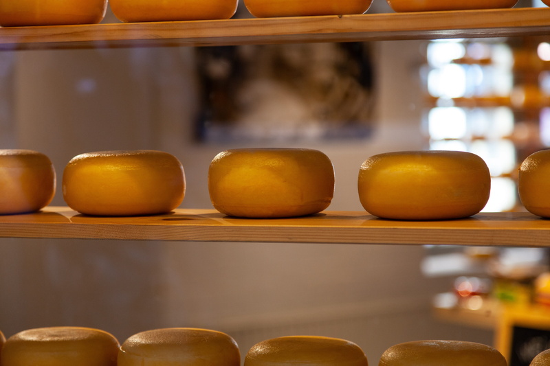 retail display, 5K, indoors, still life, close-up, food and drink, focus on foreground, kaasbollen, store, no people, regional product, arrangement, side by side