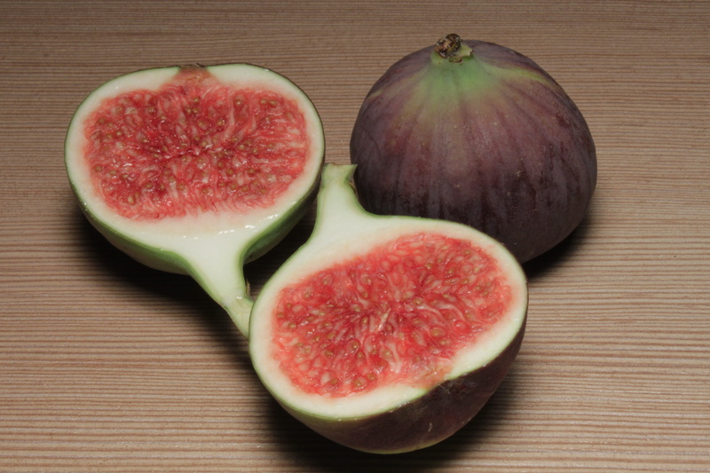 fruits, no people, 2K, food, wellbeing, Calcium, slice, Figs, wood - material, group of objects, cross section, Fig, Fiber, halved, ripe, studio shot