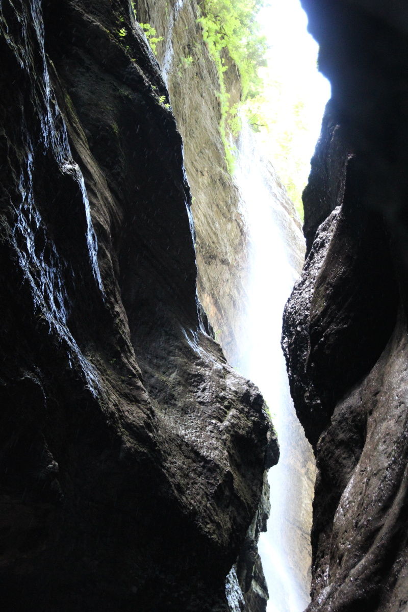 nature, outdoors, environment, rock formation, flowing, 5K, scenics - nature, waterfall, rock - object, fall, mass, rock, water, solid, crevice, beauty in nature