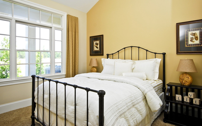 neat, bed, home showcase interior, wealth, bedding, indoors, black, luxury, 1080P, comfort, electric lamp, home, white, paintings, cozy, home interior