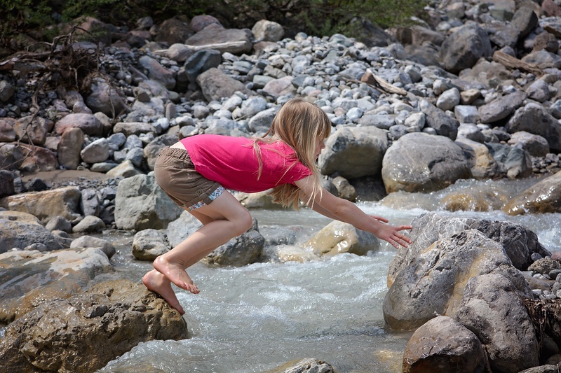 1080P, hairstyle, innocence, stream bed, bach, one person, water, day, blond, solid, beach, nature, summer, person, hair, girl, movement, another, reaching