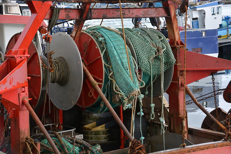 fishing industry, rope, 5K, metal, harbor, fishing boat, netting, colors, equipment, no people, buoy, nautical vessel, commercial fishing net, trades