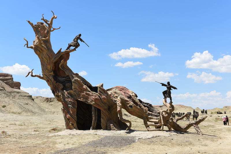 outdoors, dead plant, ghost domain, animal wildlife, no people, plant, tree trunk, swordsman, cloud - sky, sky, bare tree, ghost city, swordfight, statue