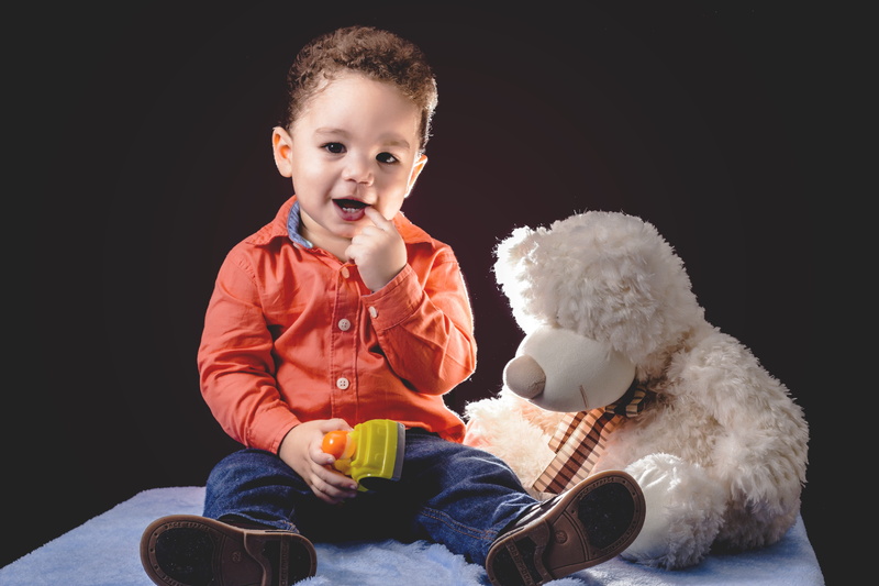 mammal, childhood, studio shot, innocence, men, infante, indoors, Child, nene, happy, males, brother, apludiendo, toy, cute, Bebe, face, one person, emotion