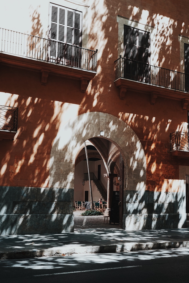 building exterior, sunlight, summicron, leica, transportation, building, arch, no people, palmtree, shadow, motion, summer, orange, blurred motion