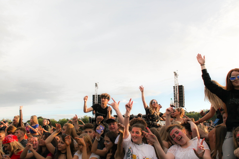 young people, lifestyles, sky, celebration, liverpool, sefton park, festival, event, women, 4K, united kingdom, positive emotion, happiness, group of people