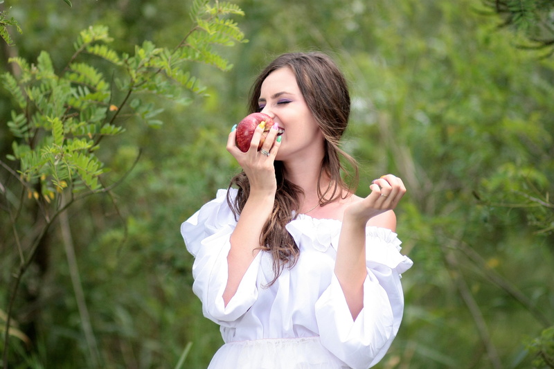 beautiful woman, long hair, one person, beauty, march, shoulder, woman, eating, dress, beautiful, 4K, young women, apple, holding, adult, plant, red, outdoors