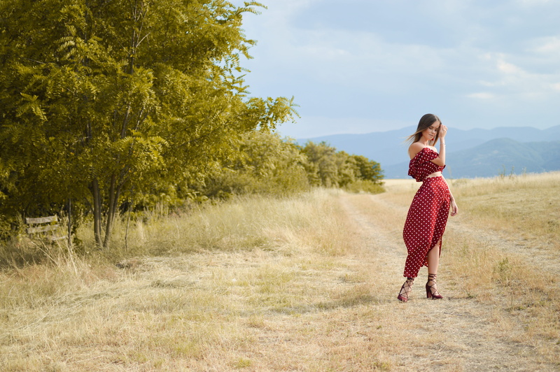 one person, standing, women, woman, hair, land, nature, young adult, polka, full length, white, 5K, beauty in nature, lifestyles, red, dress, beside, day