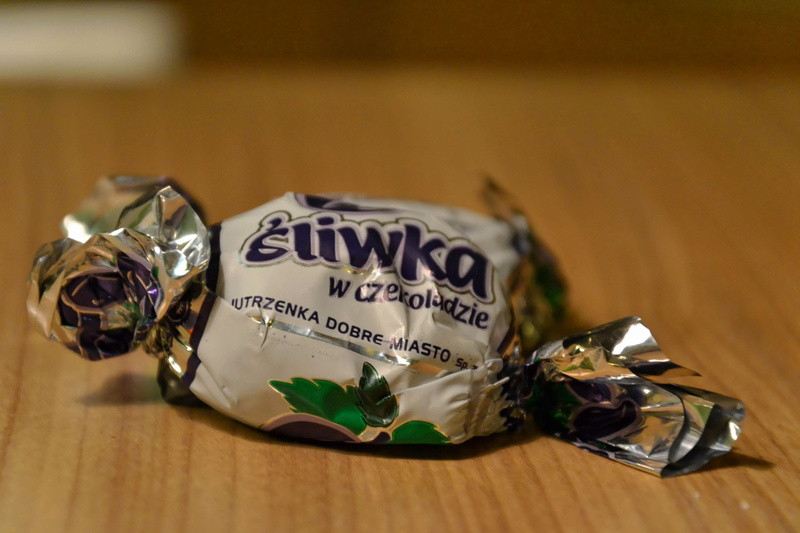 crumpled, ring, 4K, crumpled paper ball, table, wood - material, plum, western script, sweet, flooring, chocolate, food and drink, ribbon - sewing item